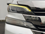 【LEDヘッドライト】悪天候や夜間走行時も良好な視界を確保し安心して運転できる高輝度LEDヘッドライトを装備!点灯速度が早く、消費電力も抑えられています。