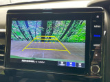 【バックカメラ】駐車時に後方がリアルタイム映像で確認できます。大型商業施設や立体駐車場での駐車時や、夜間のバック時に大活躍!運転スキルに関わらず、今や必須となった装備のひとつです!