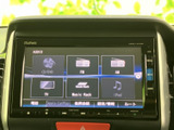 お好みの音楽をクリアな音質で。CDやラジオに加え、様々なメディアに対応し、車内を快適な空間に変えます。長距離ドライブも楽しくなります。