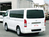 明るく広々、落ち着いた店内では、中古車のご検討・ご購入のほか、携帯電話(au)の購入等、様々なご相談に幅広く応えていきます♪