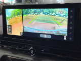 【アラウンドビューモニター】専用のカメラにより、上から見下ろしたような視点で360度クルマの周囲を確認することができます☆死角部分も確認しやすく、狭い場所での切り返しや駐車もスムーズに行えます。