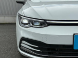 LEDマトリックスヘッドライト「IQ.LIGHT」。対向車や先行車を検知し、LEDを個別制御。まぶしさを抑えながら、夜間の視界をしっかり確保。