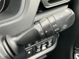 操作しやすい位置に配置されたウインカーレバー。確実な操作感で、安全な車線変更をサポートします。日常の運転をより快適にします。