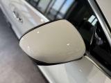 メルセデスの認定中古車「サーティファイドカー」には、最大100項目にも及ぶ点検・整備項目が設定されています>