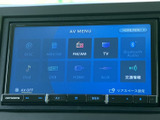 様々な情報を表示できるモニター画面です。車両の状態や設定などを確認でき、快適なドライブをサポートします。操作も簡単です。