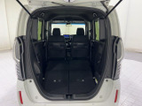 リアシートを倒せば広々荷室の出来上がり。アレンジ次第でさまざまな荷物が積み込めますよ。