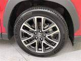 カッコイ〜純正アルミ。走っていてもこの存在感あり!!タイヤサイズは225/50R18