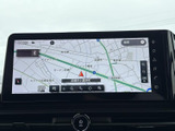 高精細な地図表示で、目的地までスムーズに案内。渋滞情報もリアルタイムで確認できます。
