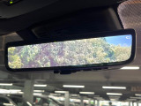 【デジタルインナーミラー】後席の大きな荷物や同乗者で後方が確認しづらい時でも安心!カメラが撮影した車両後方の映像をルームミラー内に表示。クリアな視界で状況の確認が可能です!