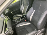 運転しやすい位置に配置された操作系。直感的に操作でき、運転に集中できます。上質な素材も魅力です。