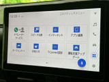 使いやすいインターフェースで、快適なドライブをサポートします。多彩な機能を直感的に操作でき、目的地へのナビゲーションもスムーズです。
