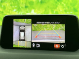 バックモニターで、後方の状況を安全に確認できます。狭い道や駐車場でも、安心して運転できます。安全運転をサポートします。