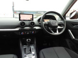 安全で快適な運転をサポートするアウディバーチャルコックピット。多機能でありながら優れた操作性で、シンプルで美しいインテリアデザインに溶け込んでいます。