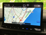 高精細な地図表示で、視認性に優れ、スムーズなナビゲーションを可能にします。目的地まで、安心してお届けします。