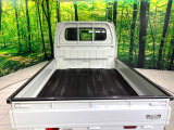 積み下ろしのしやすいデッキにはたっぷりと荷物を積み込んでいただけます。遊びから仕事まで、様々なシーンで頼れます♪