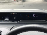 視認性の高いメーターパネルで、運転に必要な情報を的確に把握できます。運転状況を常に把握し、安全運転をサポートします。
