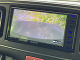 狭い道や駐車時も安心。後方の状況を画面で確認できるので、安全な運転をサポートします。運転に自信がない方にもおすすめです。