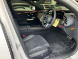 メルセデス・ベンツの定める厳しい基準をクリアしたお車のみをご案内させて頂きます。納車前整備はメーカー規定に基づき100項目以上にも及ぶ点検を熟練のメカニックによって行いご納車させて頂きます。