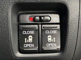 【両側パワースライドドア】スマートキーや運転席のスイッチで後席両側スライドドアの開閉が可能♪電動だから力を入れてドアを開ける必要が無く、小さなお子様でも簡単に開け閉めでき快適です♪