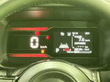 視認性の高いメーターパネルは、運転に必要な情報を的確に表示。運転に集中できる環境をサポートします。