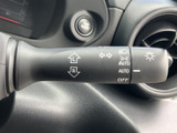 操作しやすいウインカーレバーは、安全な車線変更をサポート。直感的な操作感で、スムーズな運転をアシストします。