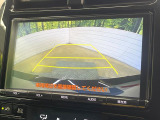 【バックカメラ】駐車時に後方がリアルタイム映像で確認できます。大型商業施設や立体駐車場での駐車時や、夜間のバック時に大活躍!運転スキルに関わらず、今や必須となった装備のひとつです!