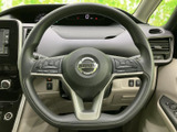 握りやすいステアリングは、運転操作をスムーズに。快適なドライビングをサポートします。操作性も考慮された設計です。
