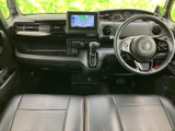 ドライバー席は、操作性も良く、長時間の運転でも疲れにくい設計。快適な運転環境をサポートします。
