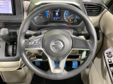 インテリアに合わせたデザインのステアリングは、運転される方のことも考え、運転しやすい形状、大きさです。是非一度、実際に触ってお確かめください。