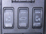 両側電動スライドドアを装備しております。