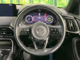 【ステアリングヒーター】冬場に冷たくなりやすい革巻きステアリングを、スイッチ一つで素早く適温に!エアコンよりも早く温まってくれるので、寒い日の運転も快適になりますね♪