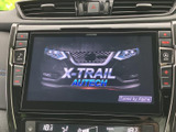 高精細なディスプレイが、運転中の情報提供をサポート。お気に入りの音楽を楽しみながら快適なドライブを体感できます。デザインも洗練されています。