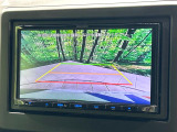 【バックカメラ】駐車時に後方がリアルタイム映像で確認できます。大型商業施設や立体駐車場での駐車時や、夜間のバック時に大活躍!運転スキルに関わらず、今や必須となった装備のひとつです!