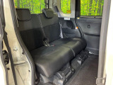 後部座席も気になるようなキズ・汚れやへたり等、大きなダメージはなく、良好な状態です。