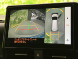 狭い場所での駐車も安心。後方の状況を画面で確認でき、安全な運転をサポートします。ガイドライン表示で、より正確な駐車が可能。