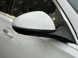 視認性が高い純正ミラーを採用しております。安全に運転が出来る様、一つ一つの部品に拘っているのがメルセデス・ベンツです。