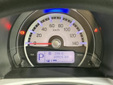 視認性の高いメーター類で、運転に必要な情報を的確に把握できます。シンプルで分かりやすいデザインで、運転に集中できる環境です。