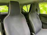 後席は、必要に応じて荷物を積むことも可能です。普段使いはもちろん、アウトドアにも対応できる、実用性の高い空間です。