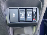 運転席からワンタッチでスライドドアを開閉できるスイッチです。
