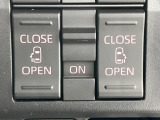 【両側パワースライドドア】スマートキーや運転席のスイッチで後席両側スライドドアの開閉が可能♪電動だから力を入れてドアを開ける必要が無く、小さなお子様でも簡単に開け閉めでき快適です♪
