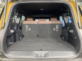 後席を格納すると、これだけの広さが!シーンに合わせたシートアレンジで、大きな荷物も積むことが出来ます♪