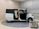 ウェルカム機能付き電動スライドドア。降車時に設定しておけば近づくだけでドアが自動でオープン!とても便利な機能です☆☆