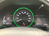 視認性の高いメーター類により、運転状況を的確に把握できます。ドライバーを魅了するデザインで、走行情報を一目で確認できます。