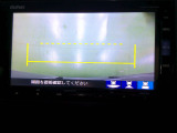 バックカメラの画像です。ガイドラインがスムースな車庫入れをサポートいたします。車庫入れの安心感がアップしますね。