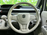 ステアリング周りの操作感は良好です。直感的に操作できる配置で、運転に集中できます。日常の運転をより快適にする工夫が凝らされています。