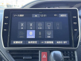 お好みの音楽やラジオを楽しめるオーディオシステム。様々なソースに対応し、快適な車内空間を演出します。音量調整も簡単に行えます。