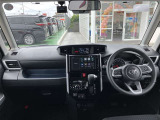 【運転席・インパネまわり】ハンドル・シート・フロアーなど隅々までプロによるクリーニング済み☆彡キレイな車内でドライブが一層快適にお楽しみいただけます!!