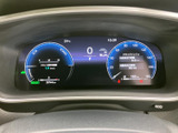 視認性の高いメーター類で、運転に必要な情報をしっかり把握。運転に集中できる、シンプルで分かりやすいデザインです。