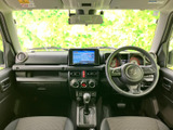 運転席周りは、シンプルで操作性に優れたデザイン。ドライバーが直感的に操作できる配置です。