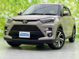 シャープなラインが際立つフロントマスク。都会の街並みを軽快に走る姿が目に浮かびます。洗練された印象のデザインです。